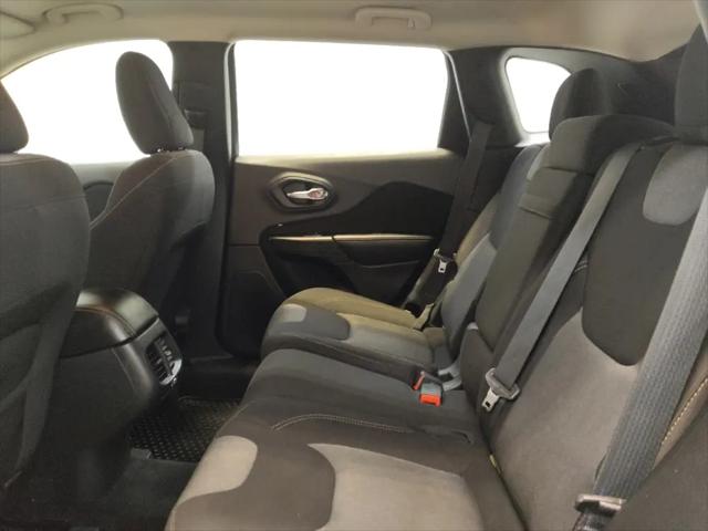2016 Jeep Cherokee Sport