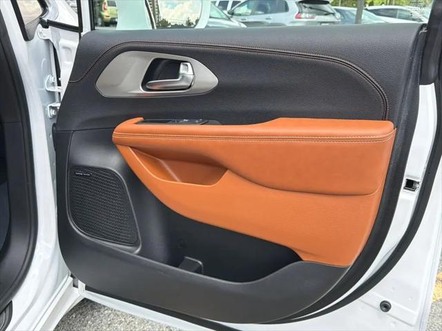 2024 Chrysler Pacifica Pinnacle AWD