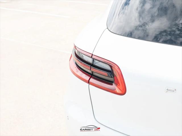 2018 Porsche Macan Macan
