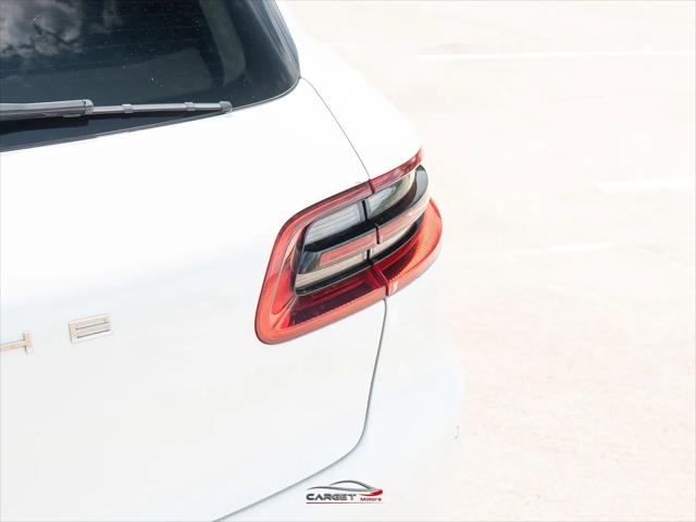 2018 Porsche Macan Macan