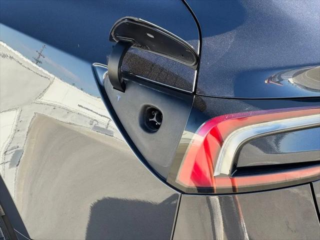 2025 Tesla Model 3 Standard Rear-Wheel Drive