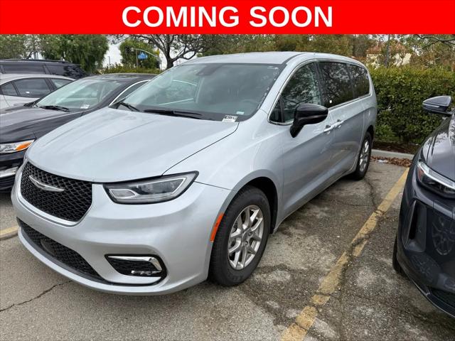 2024 Chrysler Pacifica Touring L for sale in Valencia, CA