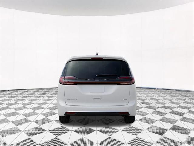 2027 Chrysler Pacifica Select AWD