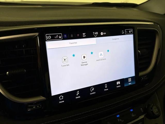 2027 Chrysler Pacifica Select