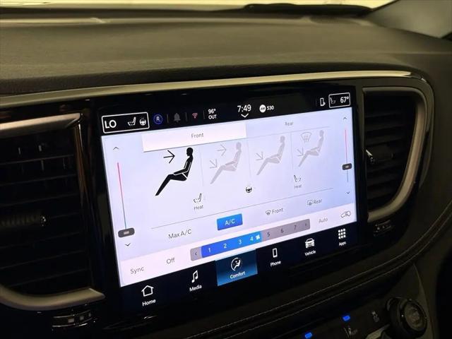 2027 Chrysler Pacifica Select