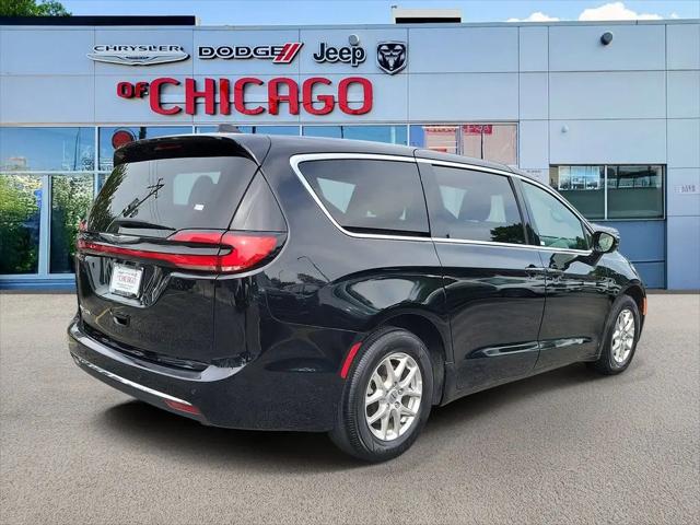 2025 Chrysler Pacifica Select