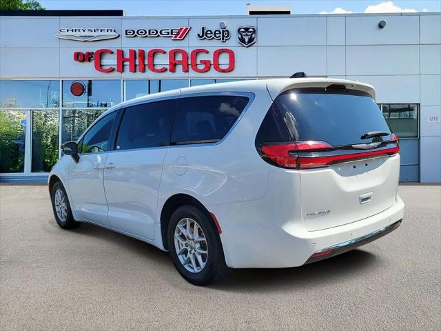 2025 Chrysler Pacifica Select