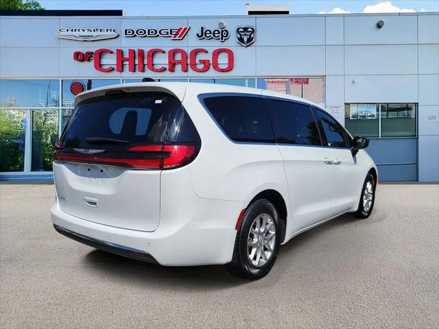2025 Chrysler Pacifica Select