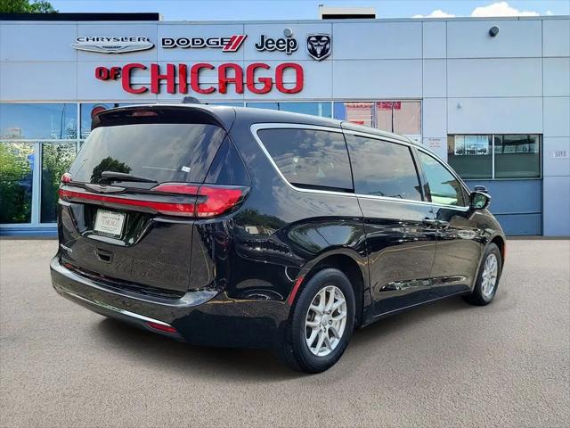 2025 Chrysler Pacifica Select