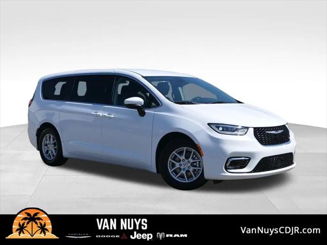 2023 Chrysler Pacifica Touring L for sale in Van Nuys, CA