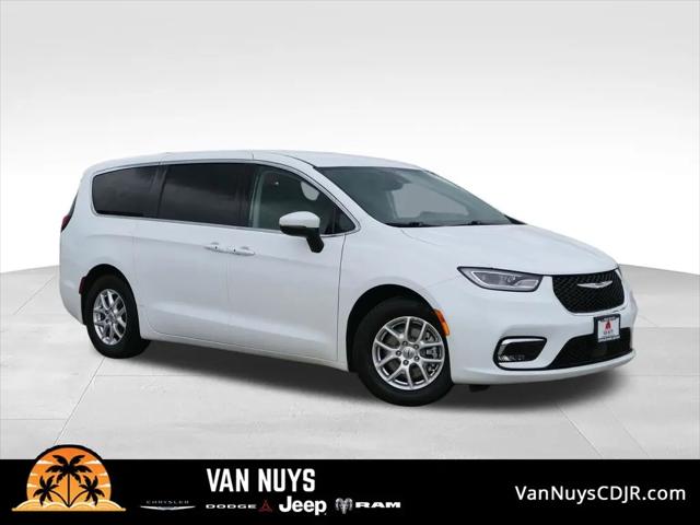 2023 Chrysler Pacifica Touring L for sale in Van Nuys, CA