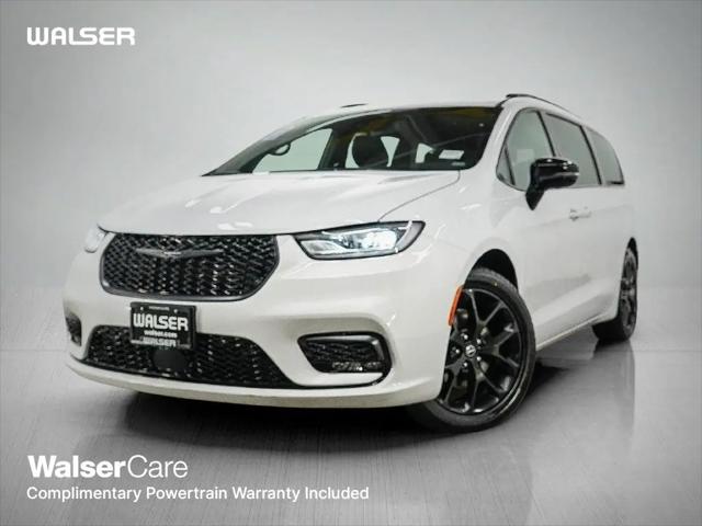 2025 Chrysler Pacifica Limited for sale in Coon Rapids, MN