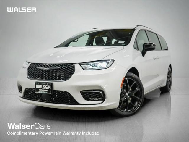 2025 Chrysler Pacifica Limited for sale in Coon Rapids, MN
