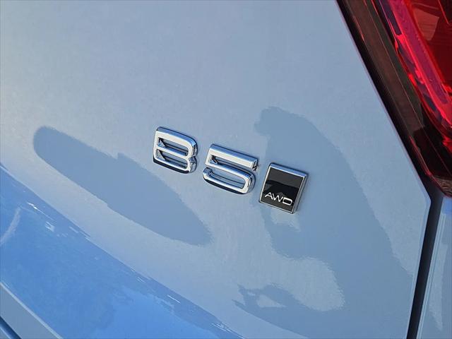 2026 Volvo XC40 Core, B5 AWD Gas mild hybrid, Dark