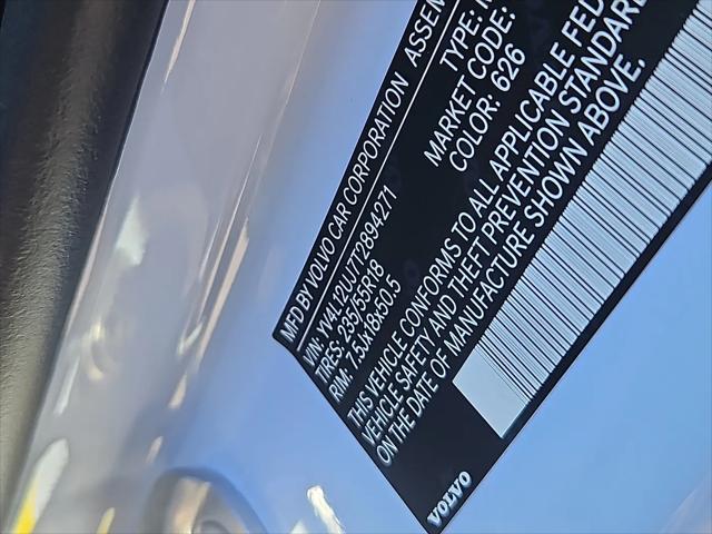 2026 Volvo XC40 Core, B5 AWD Gas mild hybrid, Dark