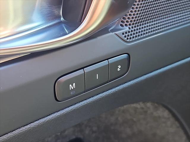 2026 Volvo XC40 Core, B5 AWD Gas mild hybrid, Dark