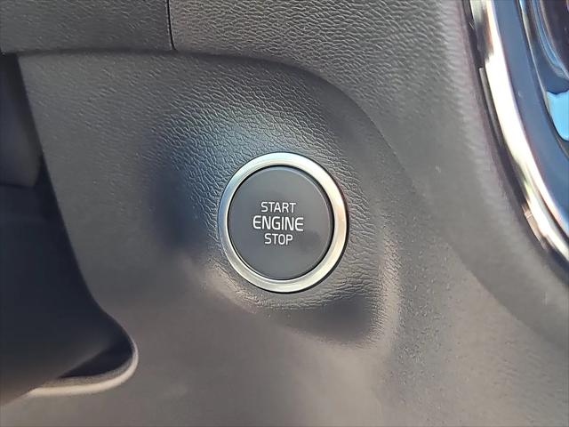 2026 Volvo XC40 Core, B5 AWD Gas mild hybrid, Dark