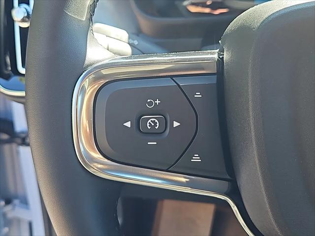 2026 Volvo XC40 Core, B5 AWD Gas mild hybrid, Dark