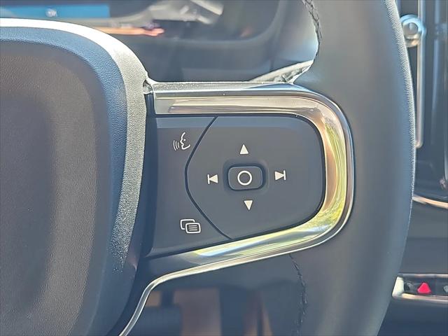 2026 Volvo XC40 Core, B5 AWD Gas mild hybrid, Dark