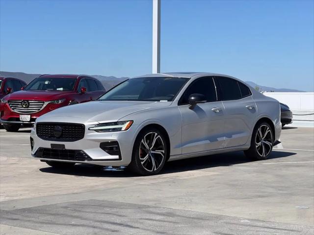 2024 Volvo S60 B5 Core Dark Theme