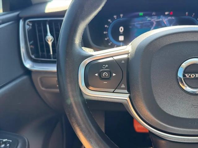 2024 Volvo S60 B5 Core Dark Theme