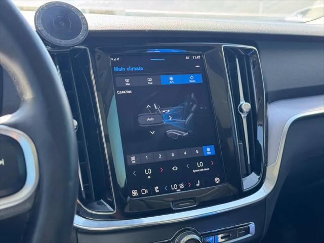 2024 Volvo S60 B5 Core Dark Theme