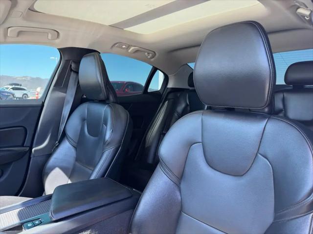 2024 Volvo S60 B5 Core Dark Theme