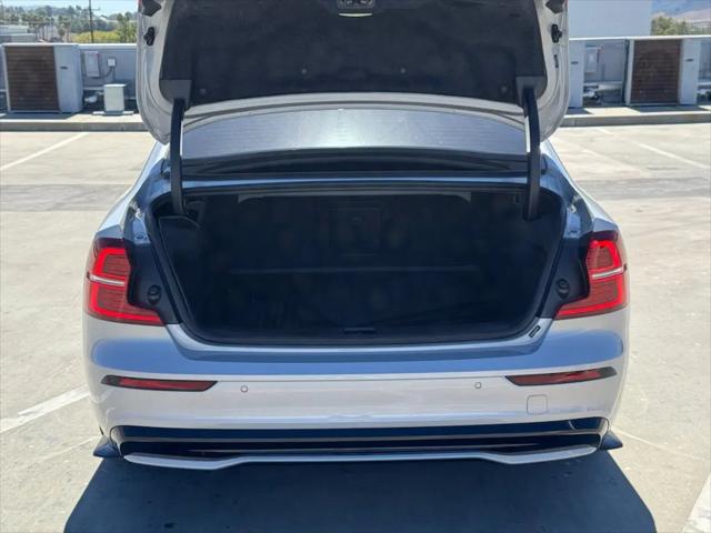 2024 Volvo S60 B5 Core Dark Theme