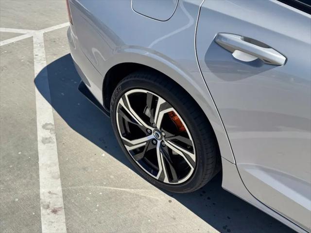 2024 Volvo S60 B5 Core Dark Theme