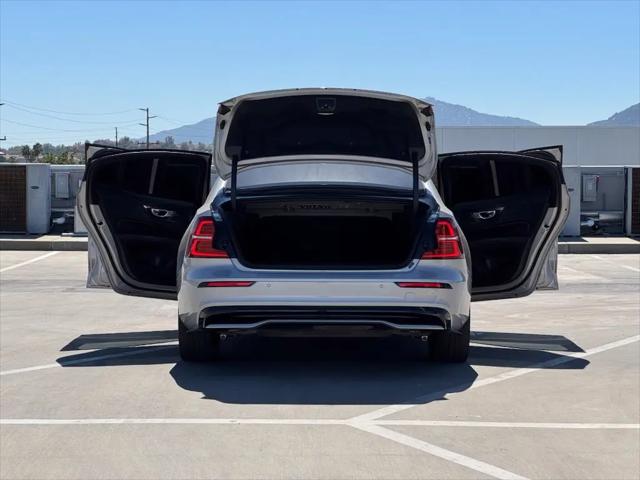 2024 Volvo S60 B5 Core Dark Theme