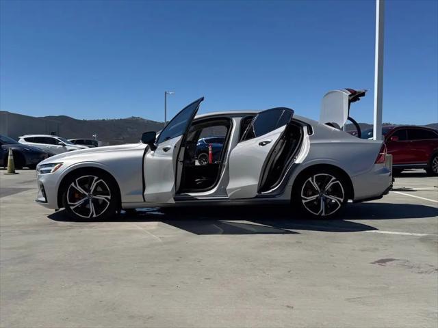 2024 Volvo S60 B5 Core Dark Theme