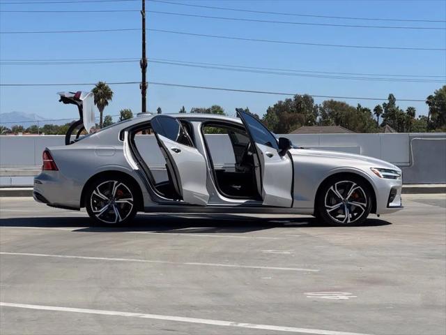 2024 Volvo S60 B5 Core Dark Theme