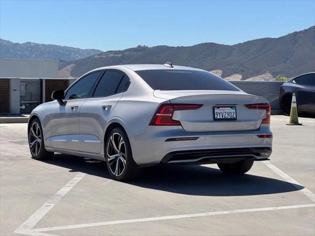 2024 Volvo S60 B5 Core Dark Theme