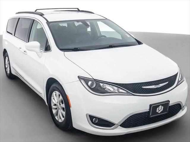 2017 Chrysler Pacifica Touring-L for sale in Coal City, IL