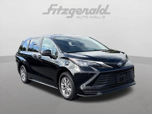 2025 Toyota Sienna LE for sale in Chambersburg, PA
