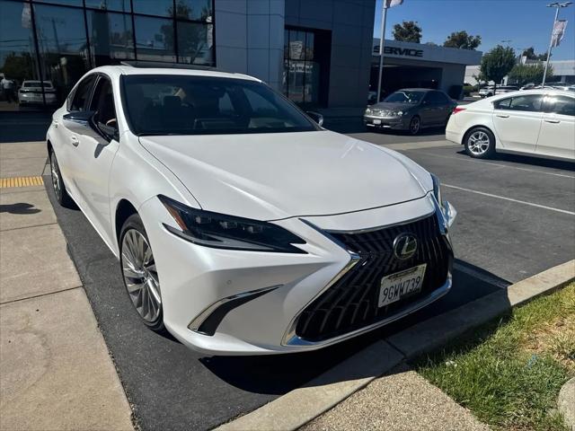 2023 Lexus ES 300h Luxury