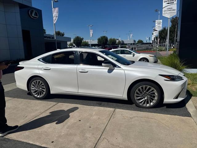 2023 Lexus ES 300h Luxury