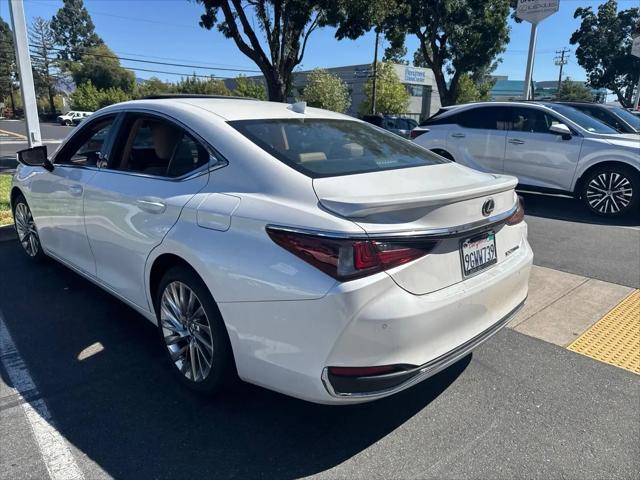 2023 Lexus ES 300h Luxury