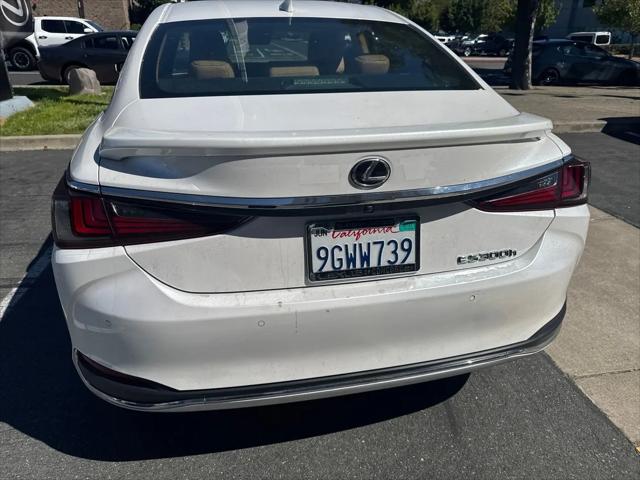 2023 Lexus ES 300h Luxury