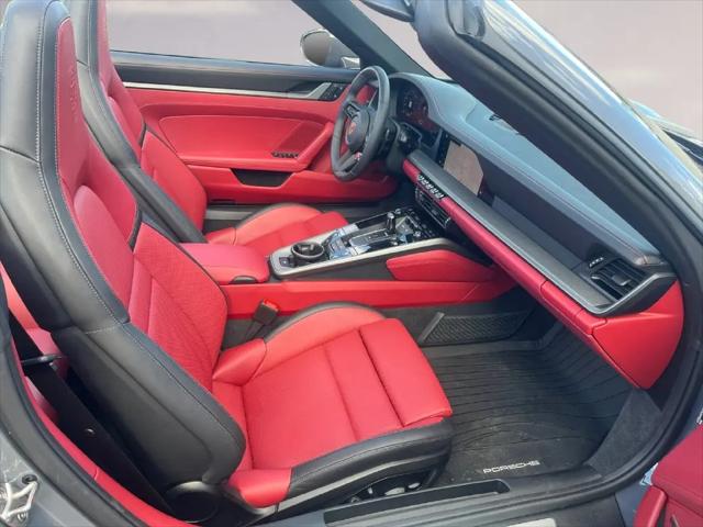 2025 Porsche 911 Carrera T Cabriolet