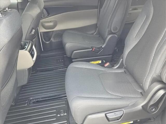 2027 Kia Carnival LX