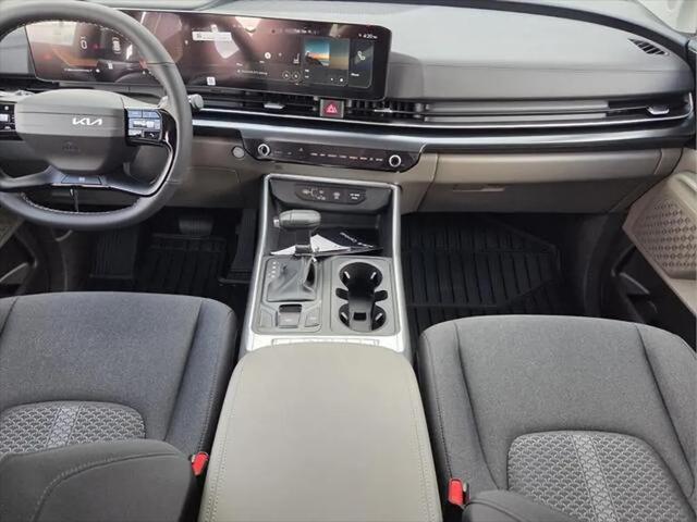 2027 Kia Carnival LX