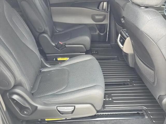 2027 Kia Carnival LX