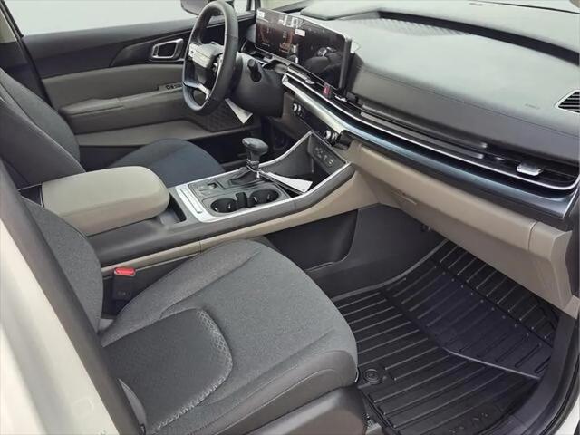 2027 Kia Carnival LX