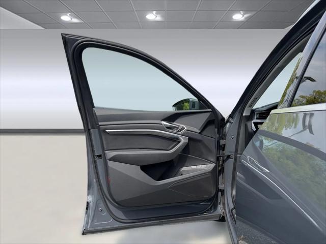 2024 Audi e-tron Premium quattro