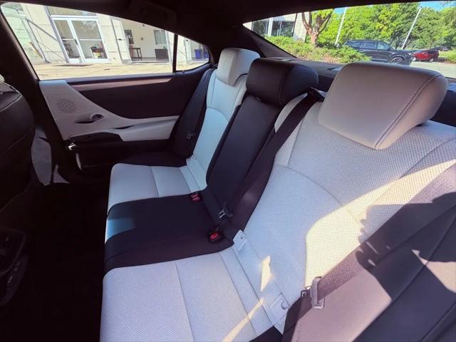 2024 Lexus ES 350 F SPORT Handling