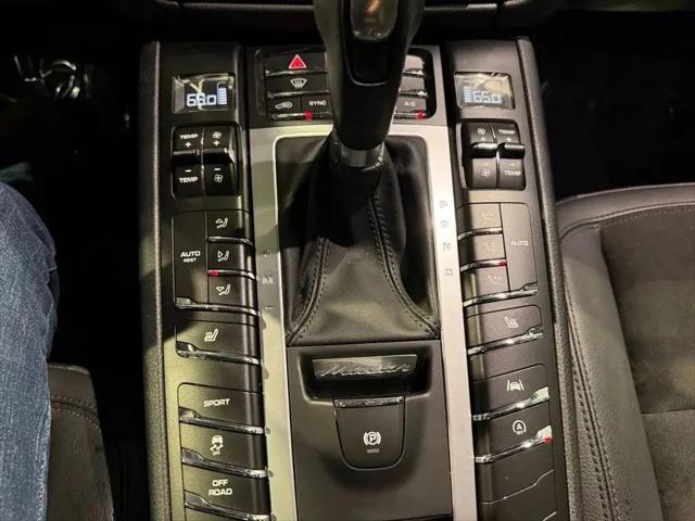 2021 Porsche Macan Macan