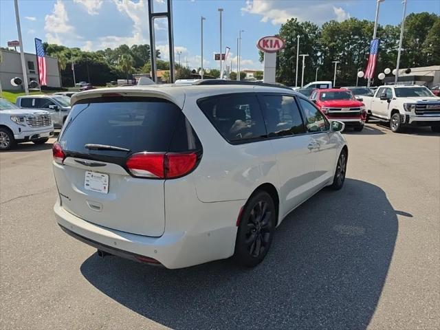 2020 Chrysler Pacifica Touring L