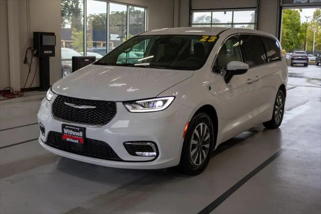 2023 Chrysler Pacifica Hybrid Touring L
