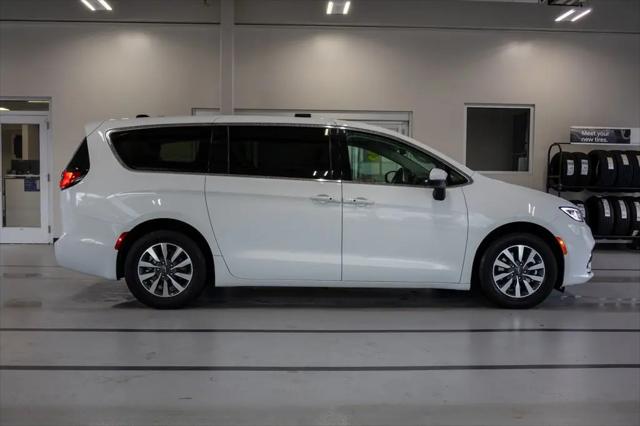 2023 Chrysler Pacifica Hybrid Touring L
